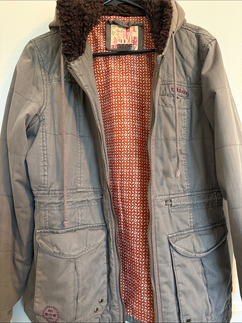 Billabong Gray Quilted Hooded Jacket with Rust Patterned Lining